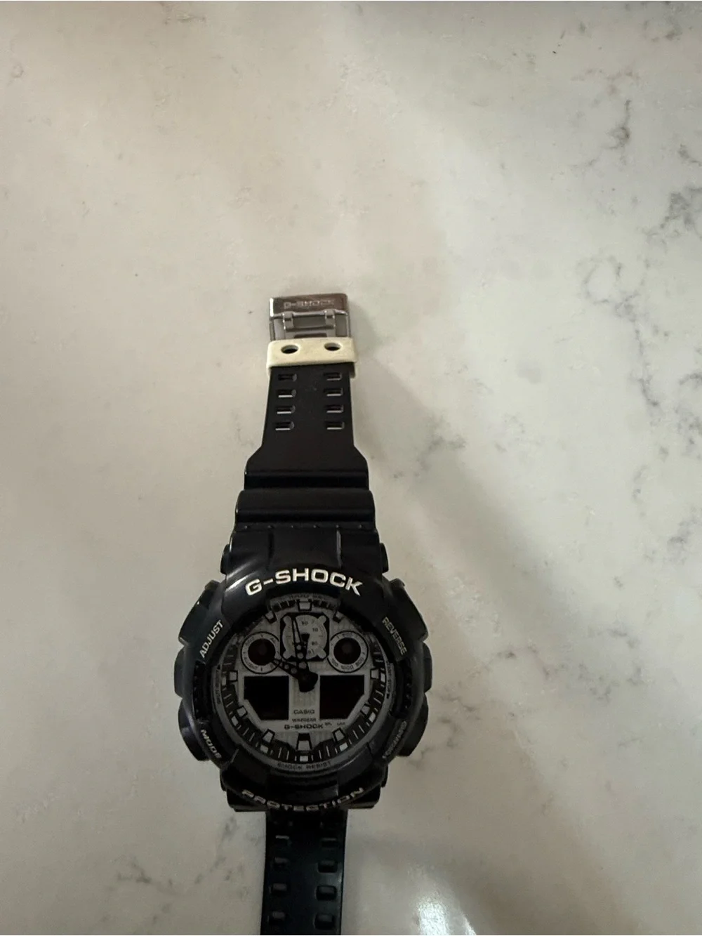 Casio G-SHOCK Black Men's Digital-Analog Sport Watch